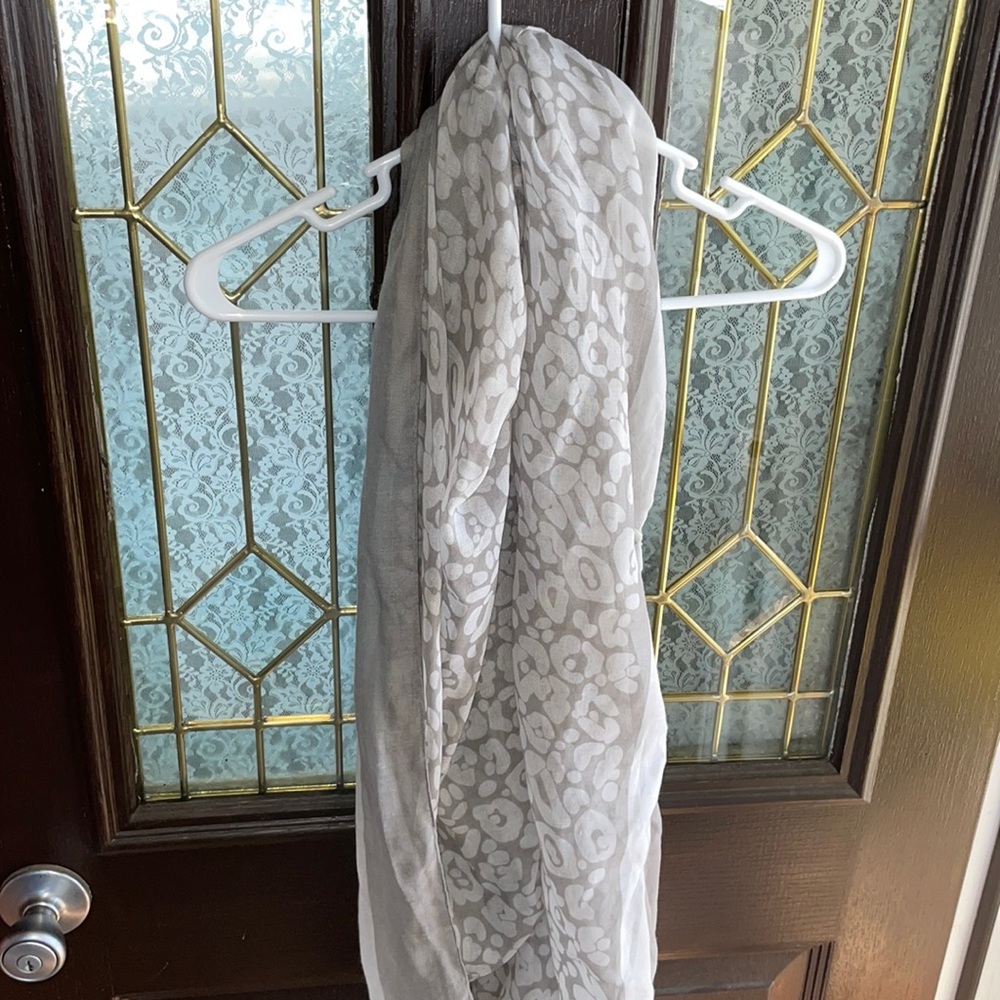 Women’s  scarf